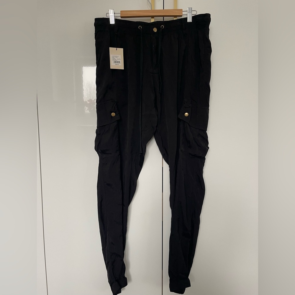 Black Cargo pants size XL NWT